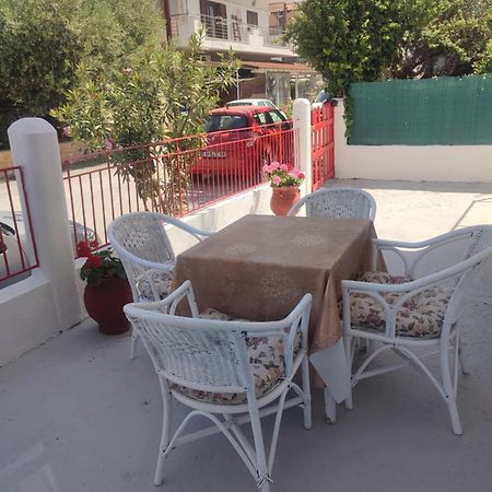 Beautiful Apartment Anais Near The Sea أغيا ترياس المظهر الخارجي الصورة
